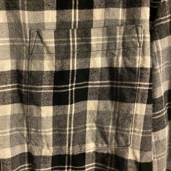 Classic Men's Flannel - Picture 4 of 4